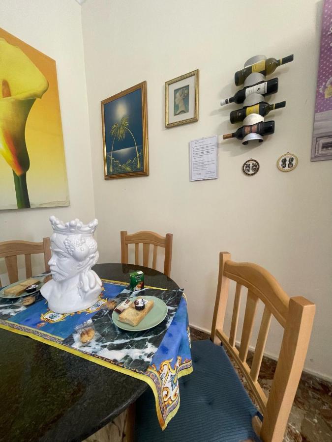 Maya'S Apartment Close To Ballaro Market And Central Station Palermo Eksteriør bilde