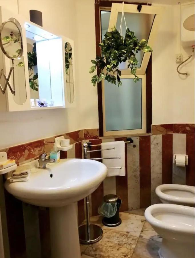 Maya'S Apartment Close To Ballaro Market And Central Station Palermo Eksteriør bilde